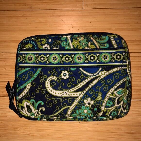 VERA BRADLEY E-Reader Sleeve in Rhythm & Blues Retired Winter 2011 - Picture 1 of 6